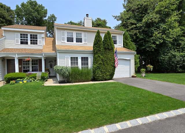 Property at 225 Ivy Meadow Ct, Middle Island, NY 11953, 3 beds, 2 baths