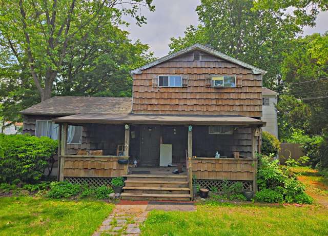 Property at 24 E Oakdale St, Bay Shore, NY 11706, 4 beds, 2 baths
