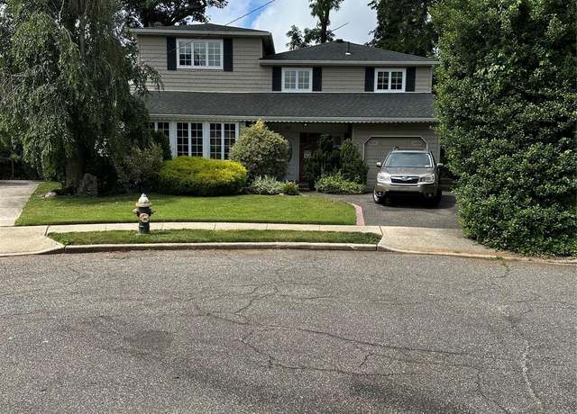 Property at 185 Maxine Ct, West Hempstead, NY 11552, 4 beds, 2.5 baths