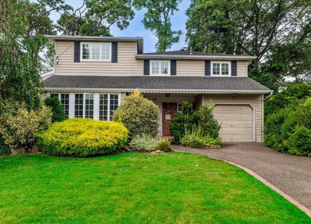 Property at 185 Maxine Ct, West Hempstead, NY 11552, 4 beds, 2.5 baths