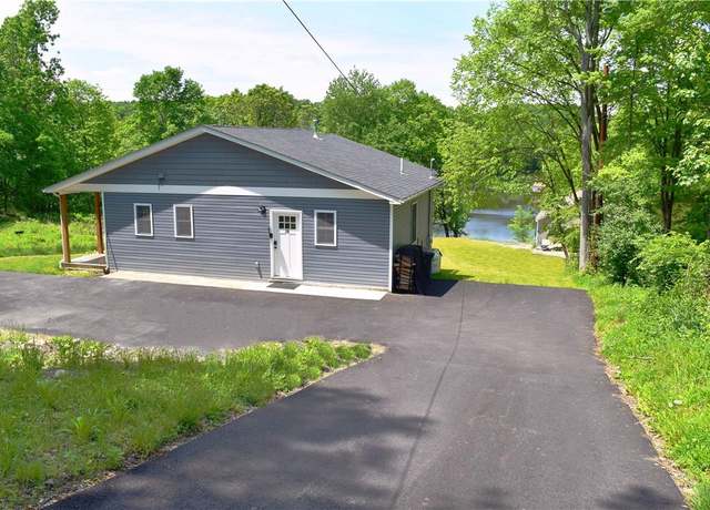 Property at 29 Lakeside Dr, New Windsor, NY 12553, 3 beds, 3 baths