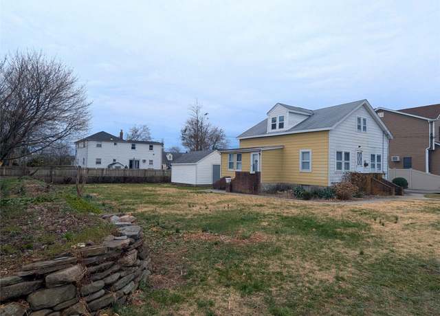 Property at 1573 9th St, West Babylon, NY 11704, 4 beds, 2 baths