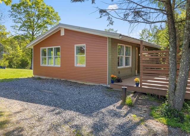 Property at 2 Mountain View Pl N, New Paltz, NY 12561, 2 beds, 1.5 baths