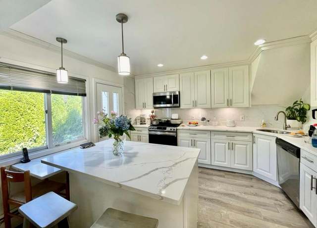 Property at 48 Marlene Dr, Syosset, NY 11791, 4 beds, 2.5 baths