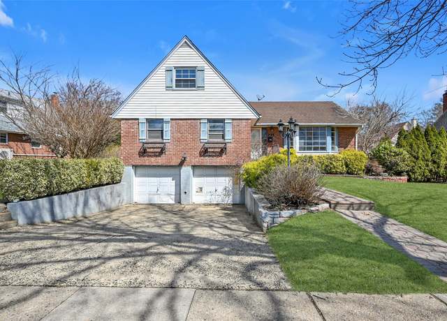 Property at 898 Baldwin Dr, Westbury, NY 11590, 5 beds, 3.5 baths
