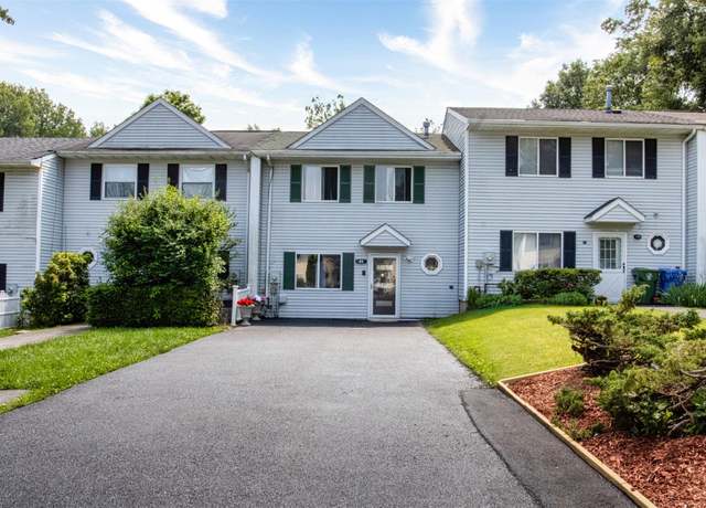 Property at 45 Birch Dr, Middletown, NY 10940, 3 beds, 1.5 baths
