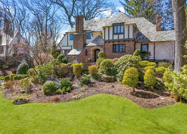 Property at 6 South Dr, Larchmont, NY 10538, 5 beds, 3.5 baths