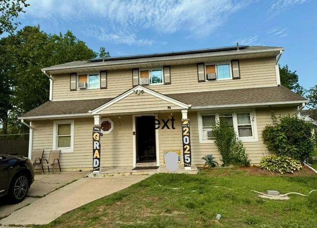 Property at 115 Branch Ave, Central Islip, NY 11722, 6 beds, 2 baths