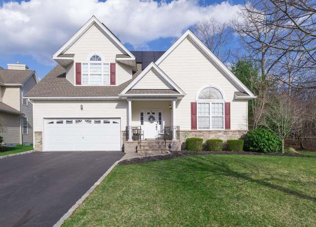 Property at 2 Joshua Ct, Wading River, NY 11792, 4 beds, 3 baths