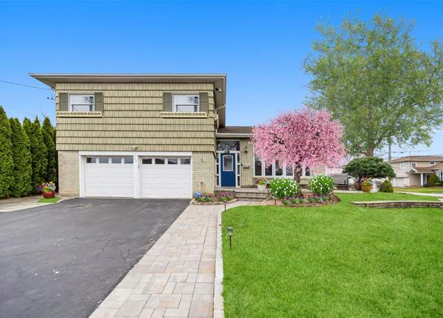 Property at 732 Bonnie Dr, Baldwin Harbor, NY 11510, 4 beds, 2.5 baths