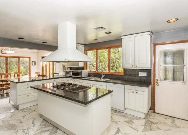 Property at 22 Lake Rd, Lake Success, NY 11020, 10 beds, 7.5 baths