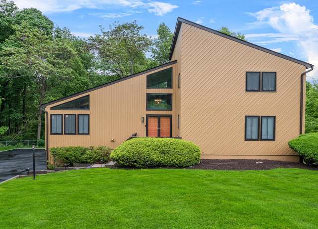 Property at 30 Apple Hill Dr, Cortlandt Manor, NY 10567, 4 beds, 3.5 baths