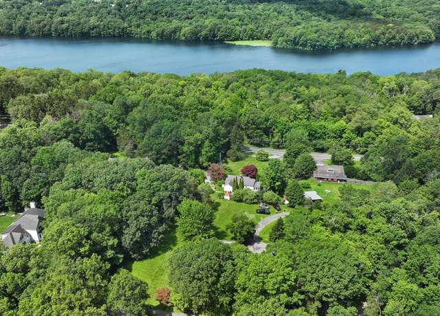 Property at 2 Gerri Ct, Wallkill, NY 12589, 3 beds, 2.5 baths
