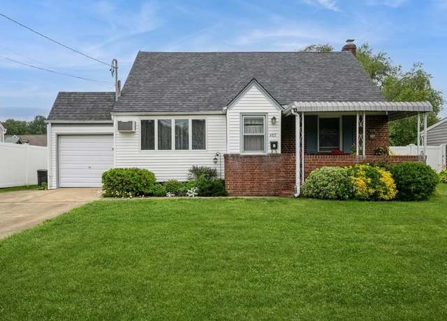 Property at 487 17th St, West Babylon, NY 11704, 4 beds, 1 bath
