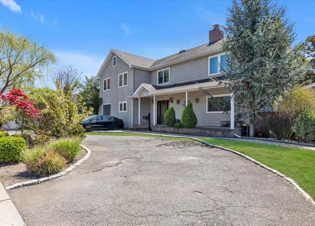 Property at 580 Foxhurst Rd, Baldwin, NY 11510, 4 beds, 2 baths