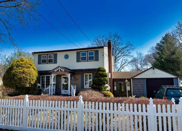 Property at 1467 1st St, West Babylon, NY 11704, 4 beds, 2 baths
