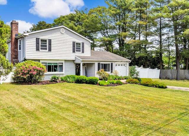 Property at 965 Old Town Rd, Coram, NY 11727, 3 beds, 2.5 baths