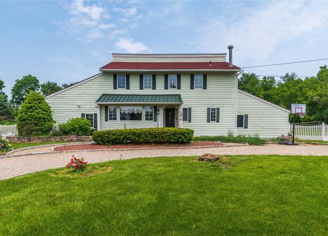 Property at 2 Sheafe Cir, Rock Tavern, NY 12575, 4 beds, 2.5 baths