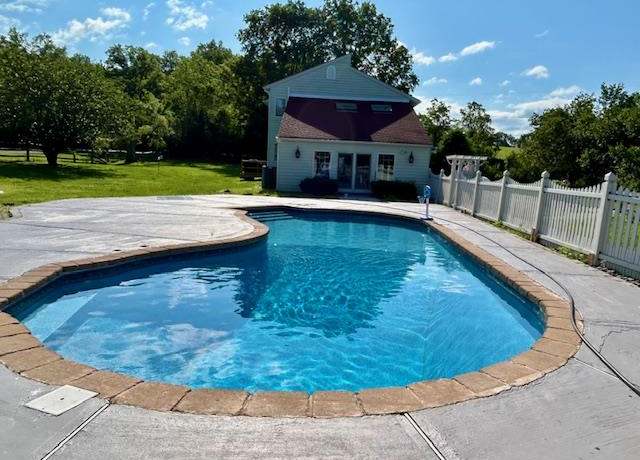 Property at 2 Sheafe Cir, Rock Tavern, NY 12575, 4 beds, 2.5 baths