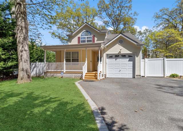 Property at 1 Queens Rd, Miller Place, NY 11764, 3 beds, 3 baths