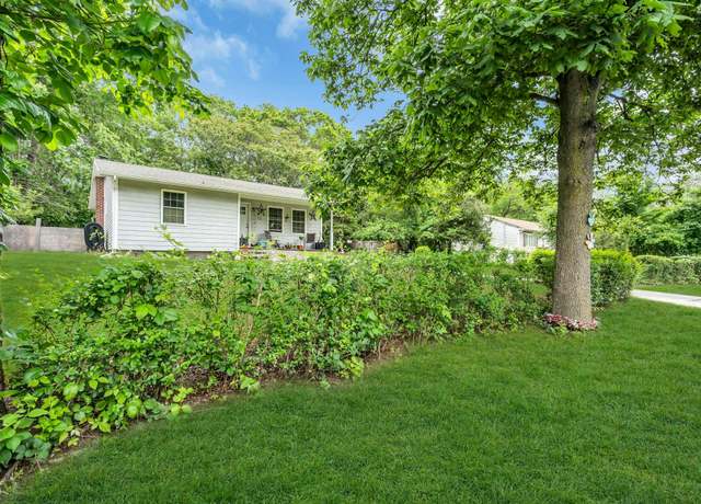 Property at 13 Carr Ln, Medford, NY 11763, 3 beds, 1 bath