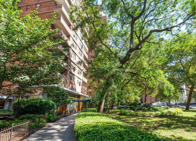 Property at 212 East Broadway Unit G1403, New York (manhattan), NY 10002, 1 bed, 1 bath