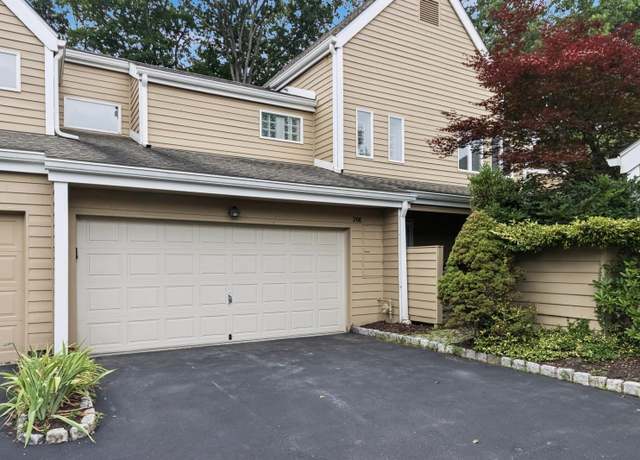 Property at 206 Dogwood Ct, Poughkeepsie, NY 12601, 2 beds, 3.5 baths