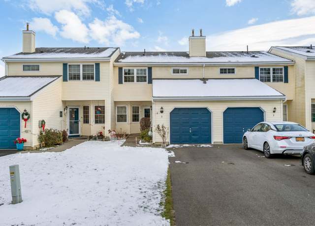 Property at 3 Pond Hill Ln, Walden, NY 12586, 3 beds, 2.5 baths