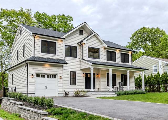 Property at 27 Broadview Ave, Kings Park, NY 11754, 5 beds, 2.5 baths