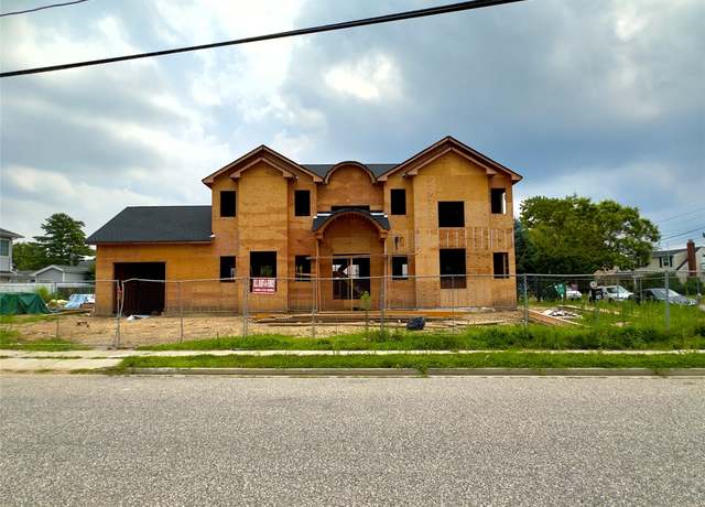 Property at 16 Violet Ave, Hicksville, NY 11801, 5 beds, 4 baths