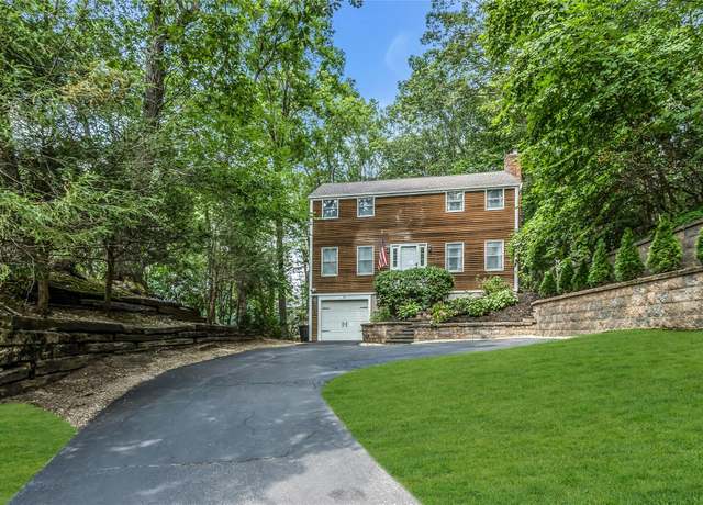 Property at 20 Cranbrook Ct, Centerport, NY 11721, 3 beds, 2.5 baths
