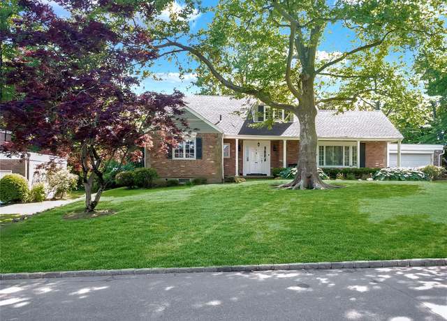 Property at 6 Nottingham Pl, Great Neck, NY 11023, 4 beds, 4.5 baths