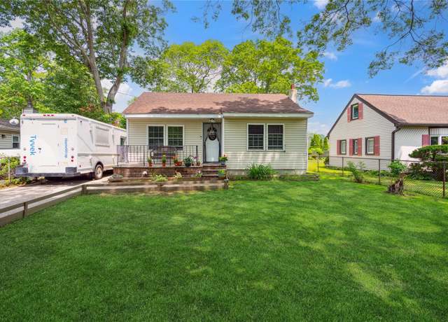 Property at 35 Laurel Ln, Shirley, NY 11967, 3 beds, 1 bath