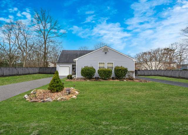 Property at 720 Old Medford Ave, Medford, NY 11763, 4 beds, 2 baths