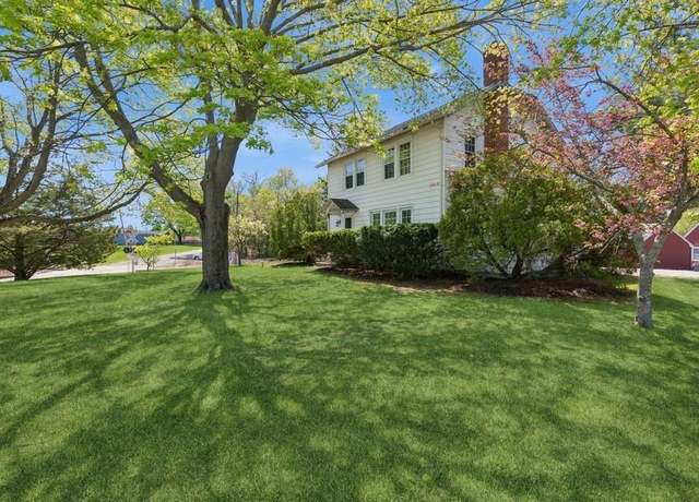 Property at 645 Hamilton Ave, Mattituck, NY 11952, 3 beds, 1.5 baths