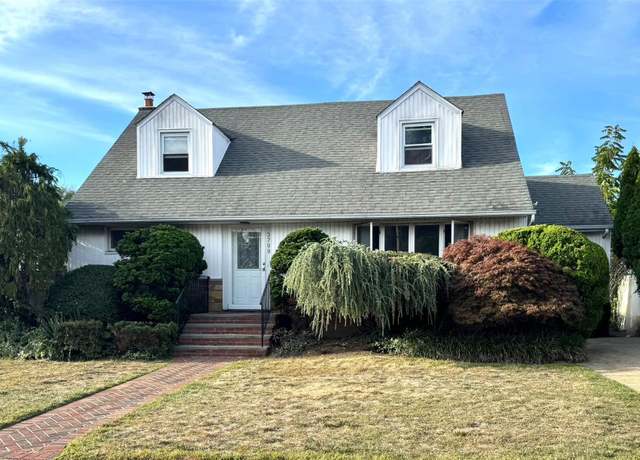 Property at 3799 Mansfield Dr, Seaford, NY 11783, 4 beds, 2 baths