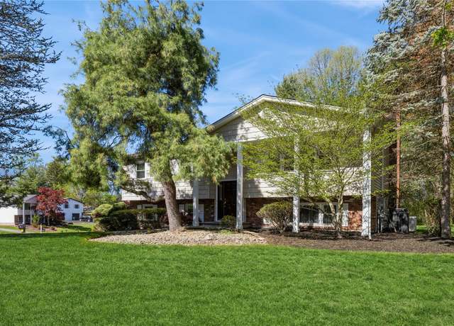 Property at 28 Verona Ct, New City, NY 10956, 4 beds, 2.5 baths