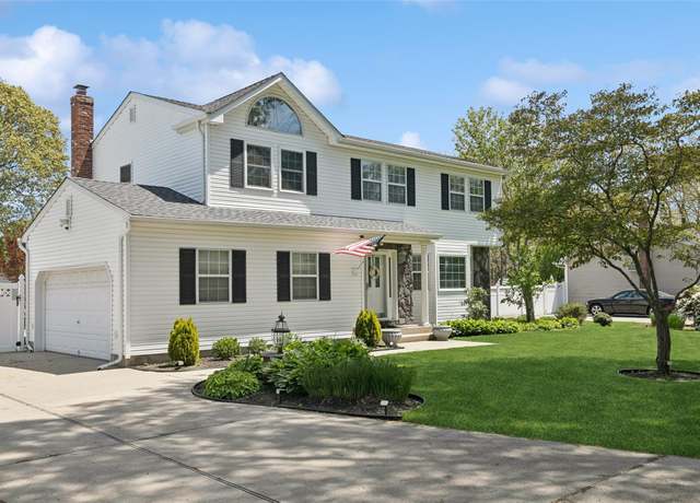 Property at 283 Terry Rd, Sayville, NY 11782, 4 beds, 2.5 baths