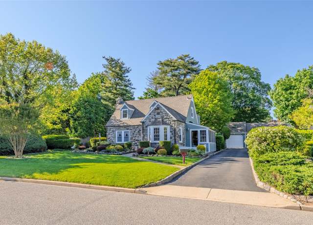 Property at 3355 Stratford Rd, Wantagh, NY 11793, 4 beds, 2.5 baths