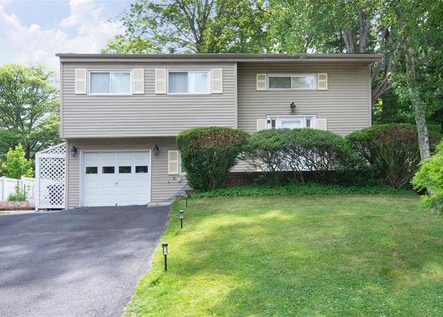 Property at 3 Ivy Pl, Hartsdale, NY 10530, 3 beds, 2 baths