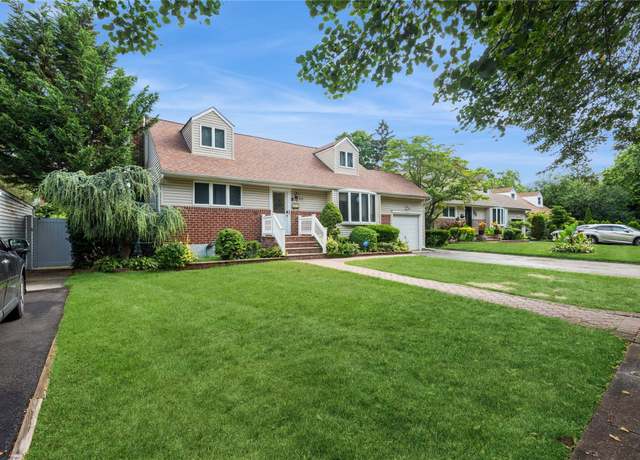 Property at 815 Sunshine Ave, West Hempstead, NY 11552, 3 beds, 2 baths