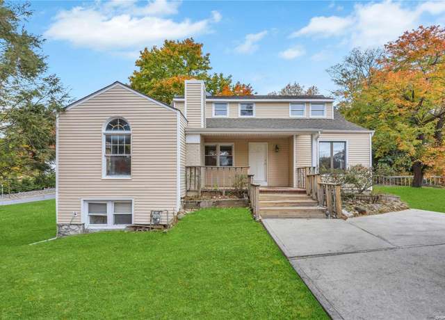 Property at 5 Wolf Hill Rd, Huntington Station, NY 11746, 4 beds, 3 baths