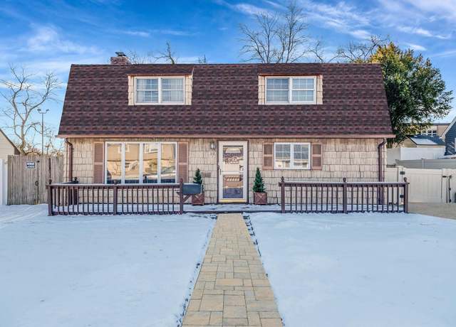 Property at 38 E Gate, Copiague, NY 11726, 4 beds, 1.5 baths