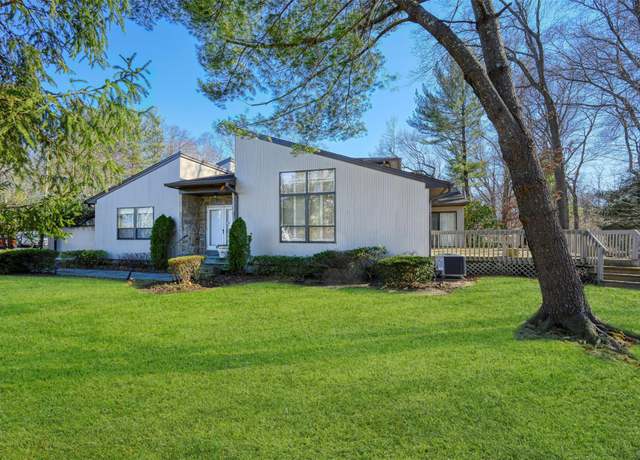 Property at 14 Augusta Ln, Manhasset, NY 11030, 3 beds, 2.5 baths