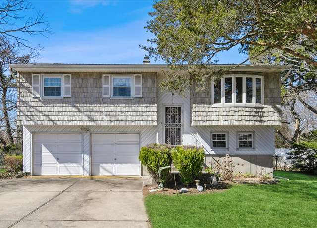 Property at 6 Fulton St, Brentwood, NY 11717, 4 beds, 1.5 baths