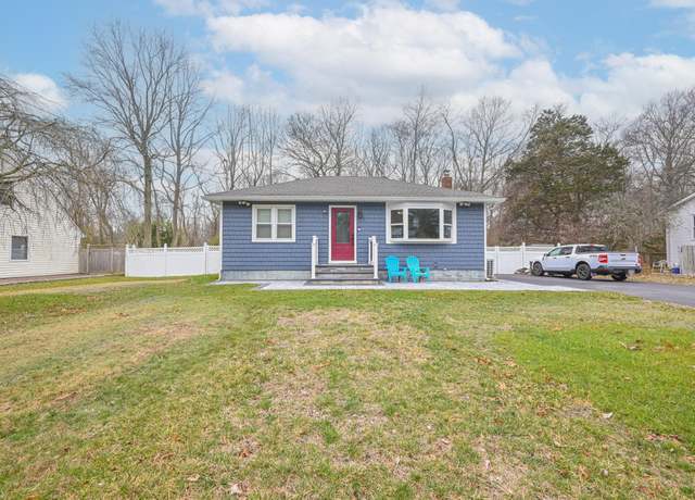 Property at 8 Lonscreek Pl, Mastic Beach, NY 11951, 2 beds, 1 bath