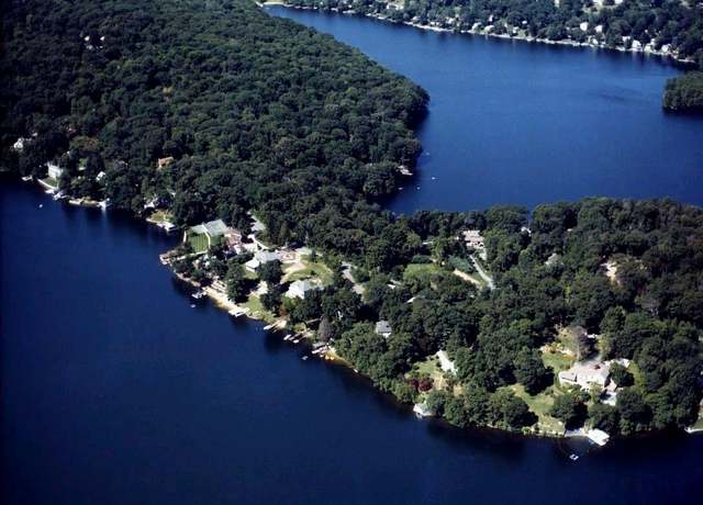 Property at 500 North Lake Blvd N, Mahopac, NY 10541, 4 beds, 4.5 baths