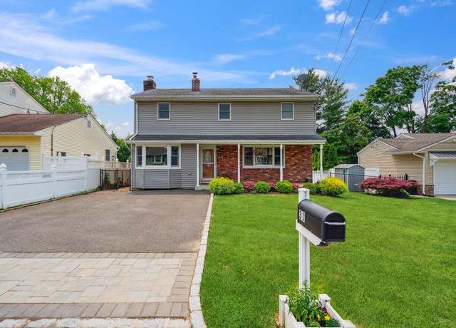 Property at 31 Sheridan St, Huntington, NY 11743, 4 beds, 1.5 baths