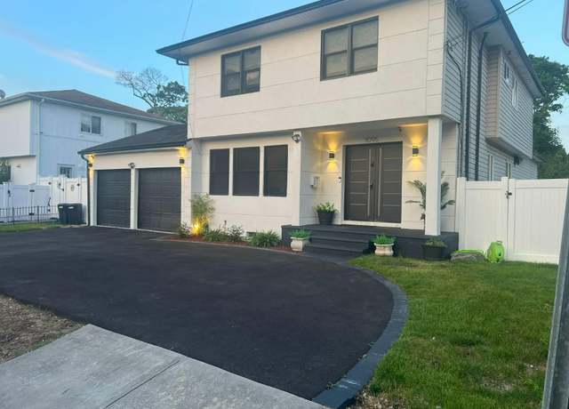 Property at 1095 Lynn Pl, Woodmere, NY 11598, 5 beds, 3.5 baths