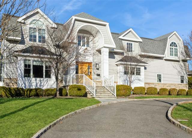Property at 54 Barrett Rd, Lawrence, NY 11559, 6 beds, 6.5 baths